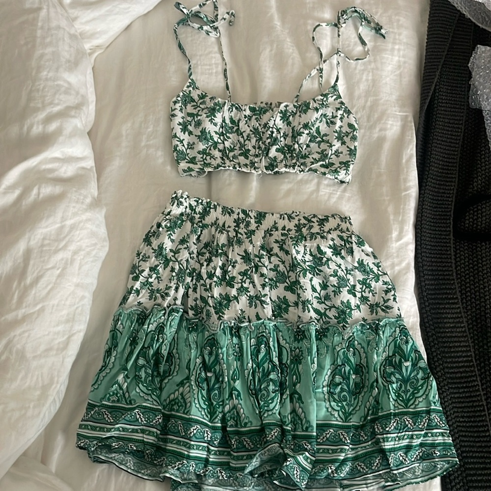 Shareen set 
Fits like a small
Worm once in perfect condition